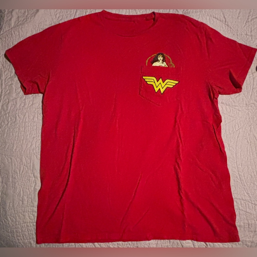 WONDER WOMAN Red T-Shirt LARGE